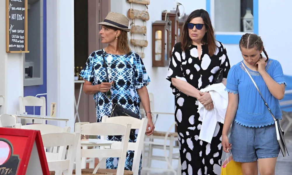 Who is Ilaria Gomez Nia Vardalos jets away to Greece with her daughter